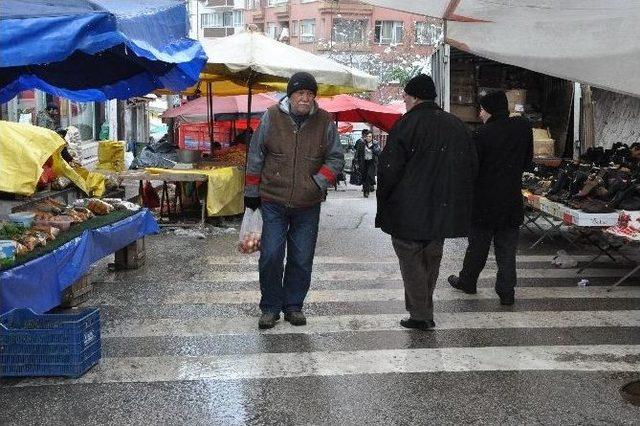 Kar Yağdı Pazarlar Boş Kaldı