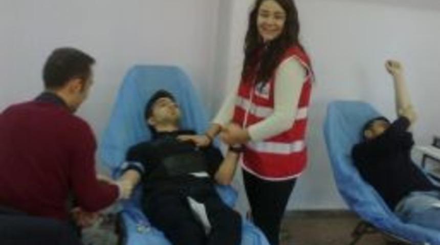 &Uuml;niversiteli Gen&ccedil;lerden Kan Bağışı Hassasiyeti