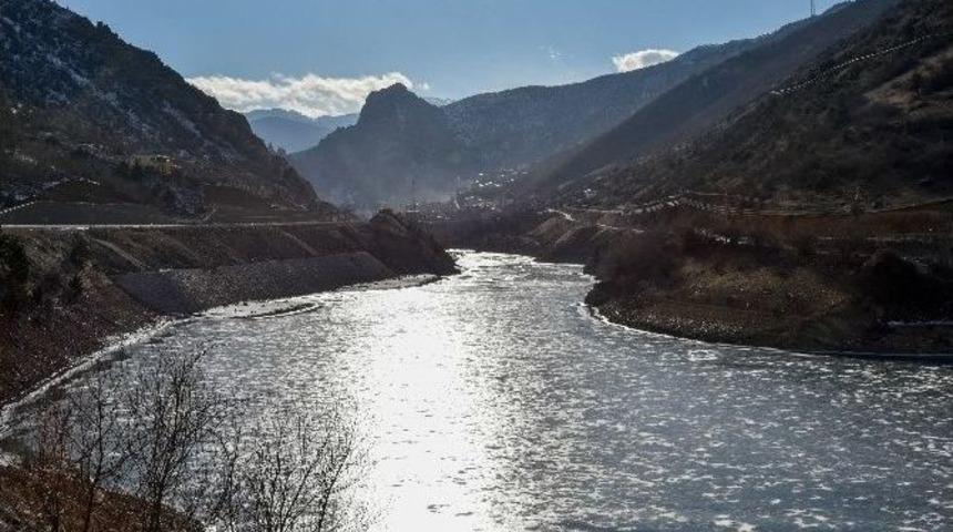 G&uuml;m&uuml;şhane&rsquo;de Aşırı Soğuklar Barajları Dondurdu