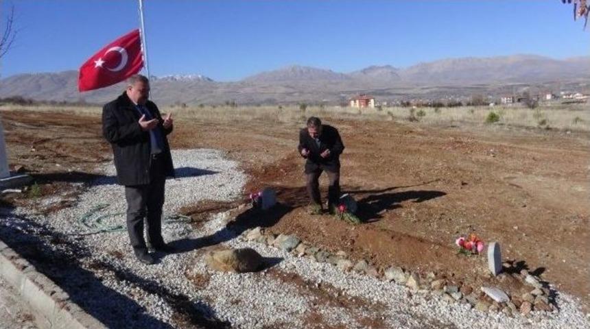 Acılı Babadan Şehidinin Mezarında Birlik Beraberlik Mesajı: