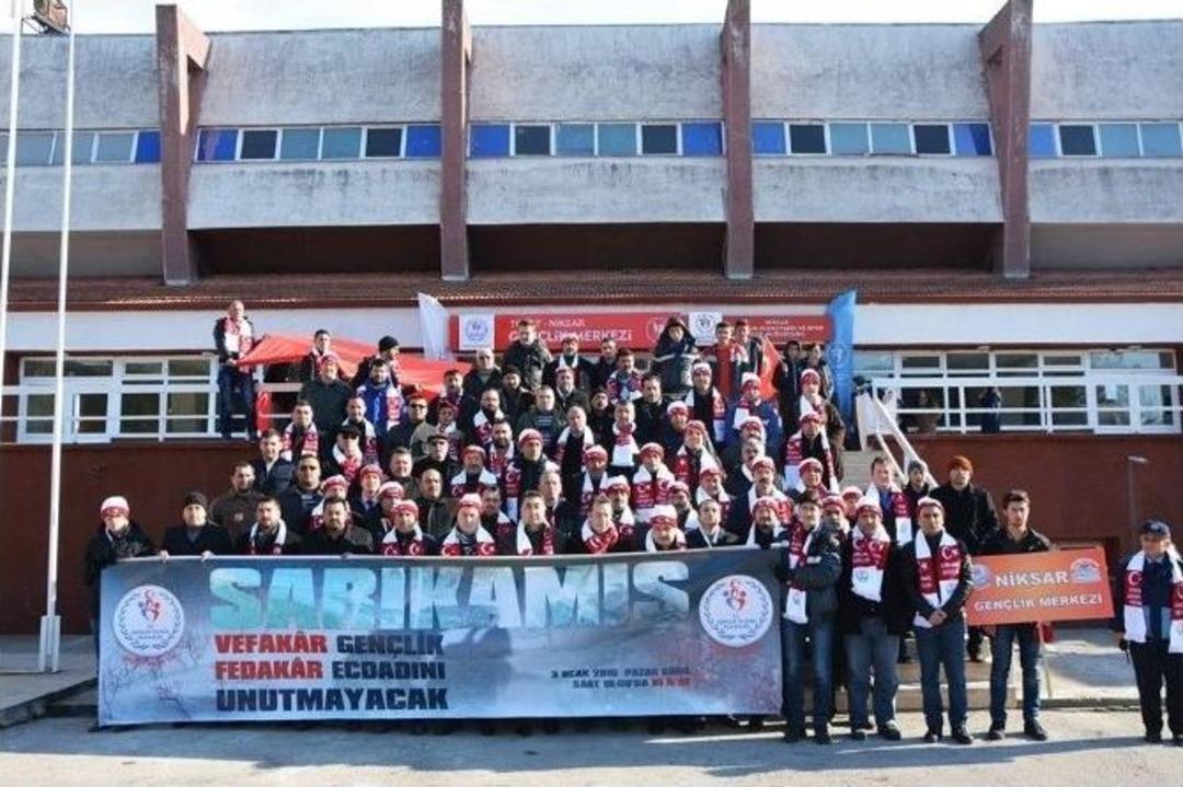 Sarıkamış Şehitleri İ&ccedil;in Niksar&rsquo;da Y&uuml;r&uuml;y&uuml;ş D&uuml;zenlendi