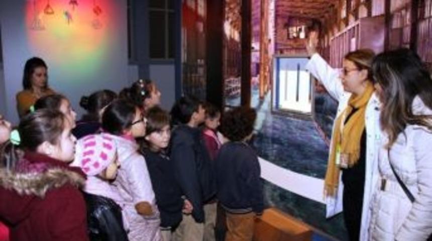 Bilim Merkezi &Ouml;ğrencilerle Dolup Taşıyor