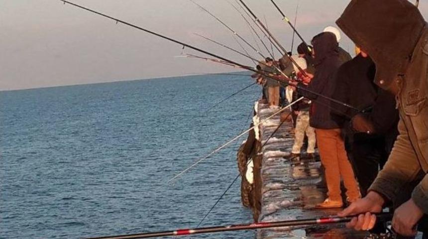 Kar Balık Tutkusuna Engel Olmadı