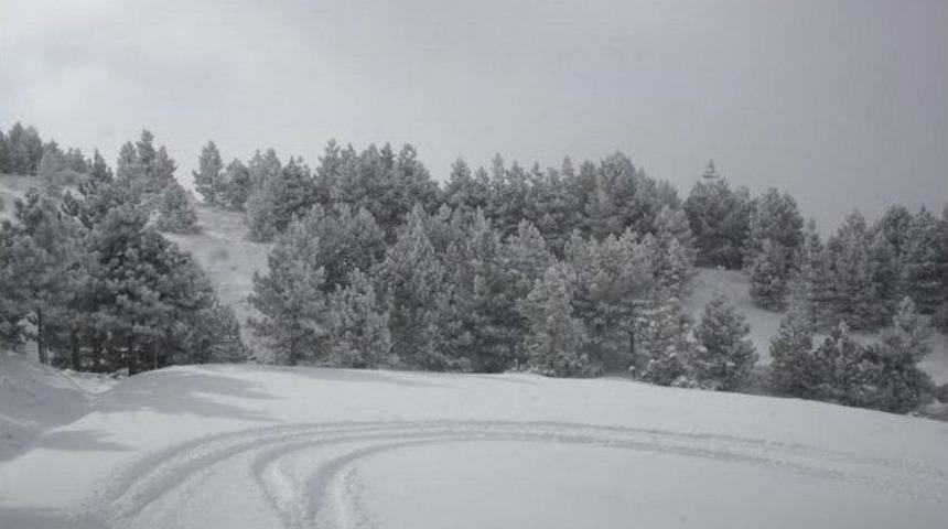 Aladağ&rsquo;a Yağan Kar Sevindirdi