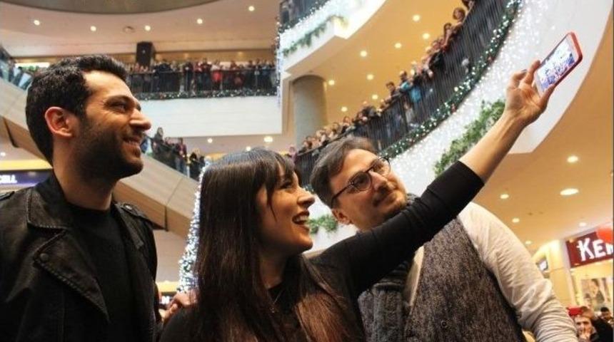 Kocan Kadar Konuş Filminin İzmir Galası