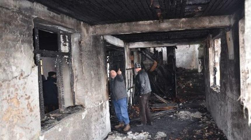 Sakarya’da 50 Yıllık Camide Yangın