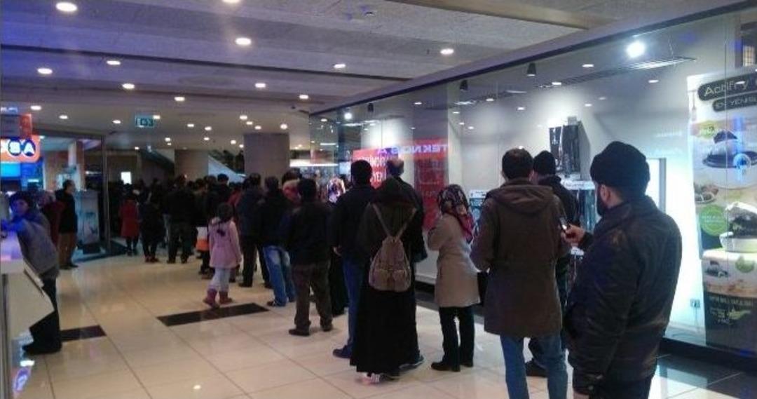 (&ouml;zel Haber) Başkent&rsquo;te 70&rsquo;li Yılları Andıran Gaz Kuyruğu