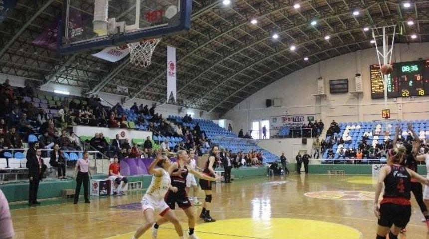 Ag&uuml;, Deplasmanda Edirne Belediyesi Edirnespor&rsquo;u 70-65 Yendi