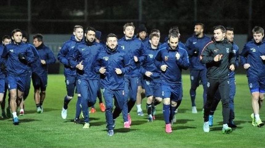 Medipol Başakşehir İkinci Yarı Hazırlıklarını S&uuml;rd&uuml;r&uuml;yor