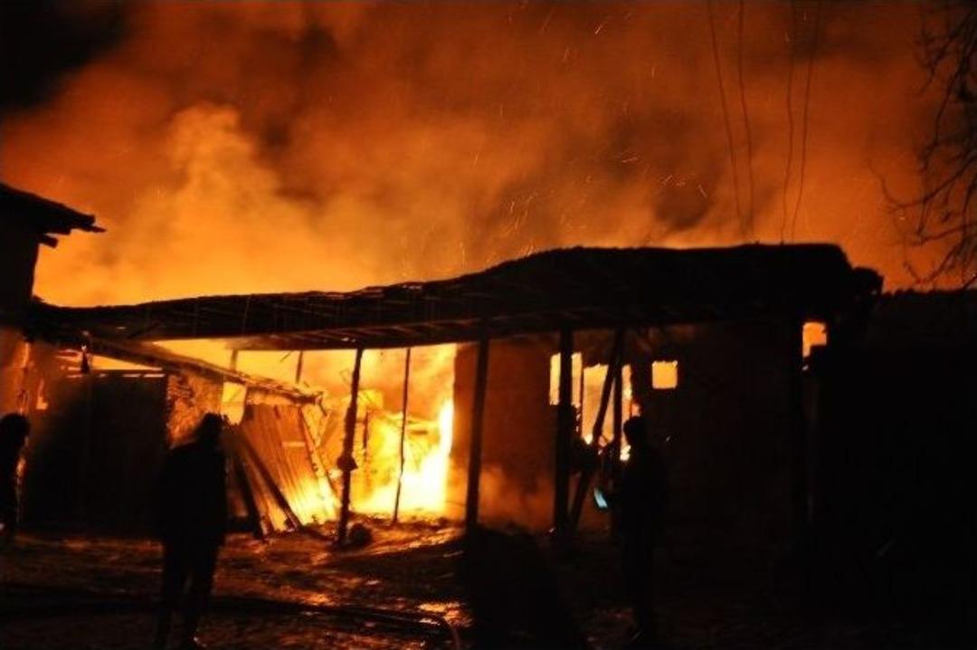 İneg&ouml;l&rsquo;de Alevli Gece