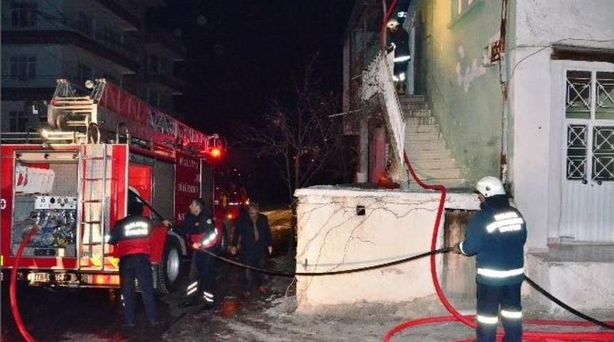 İki Katlı Kerpi&ccedil; Evde Yangın