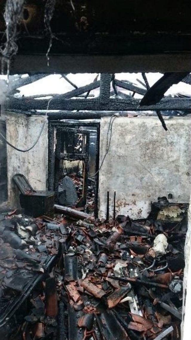 Akyaka&rsquo;da Ev Yangını 1