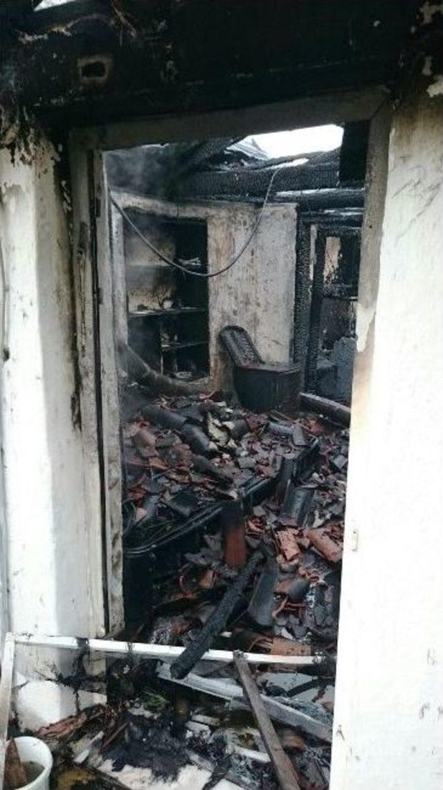 Akyaka&rsquo;da Ev Yangını 2