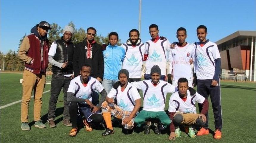 Afrika&rsquo;dan Gelen Kardeşlik, Gaziantep&rsquo;teki Dondurucu Havada Pekişti