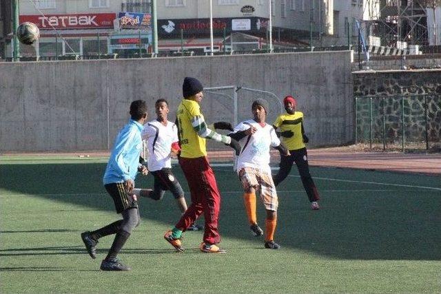 Afrika’dan Gelen Kardeşlik, Gaziantep’teki Dondurucu Havada Pekişti