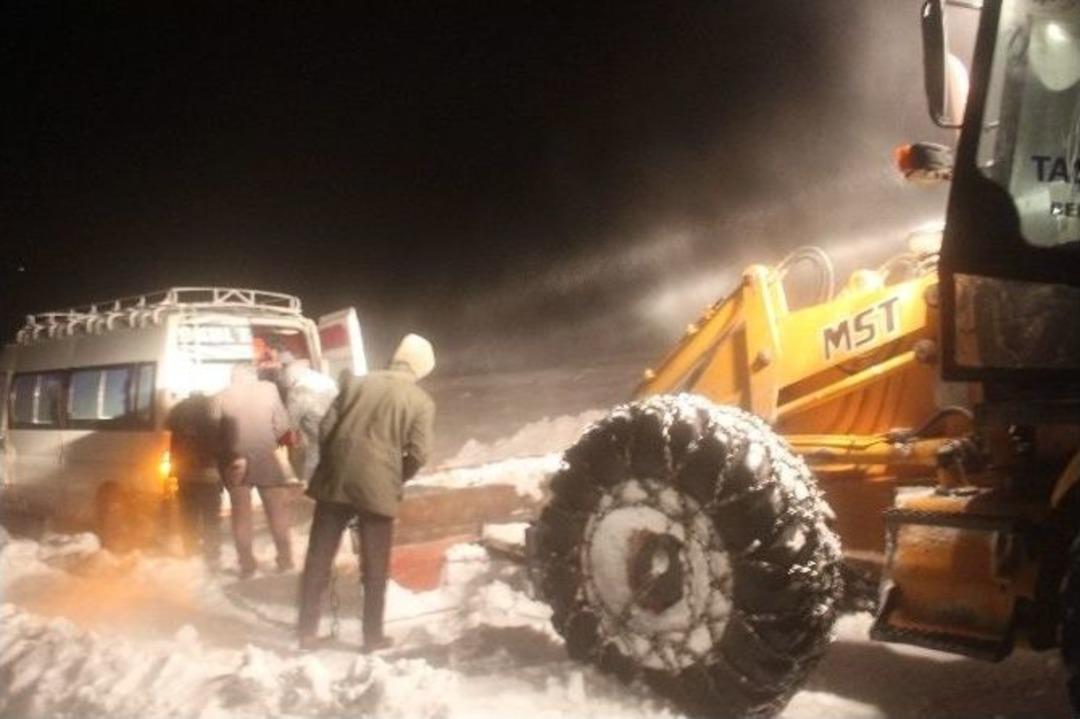 Taşlı&ccedil;ay&rsquo;da Kar Ve Fırtına