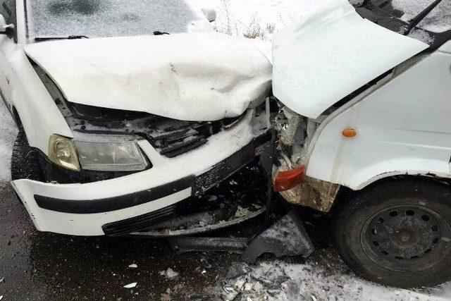 Gümüşhane’de Trafik Kazası: 2 Yaralı