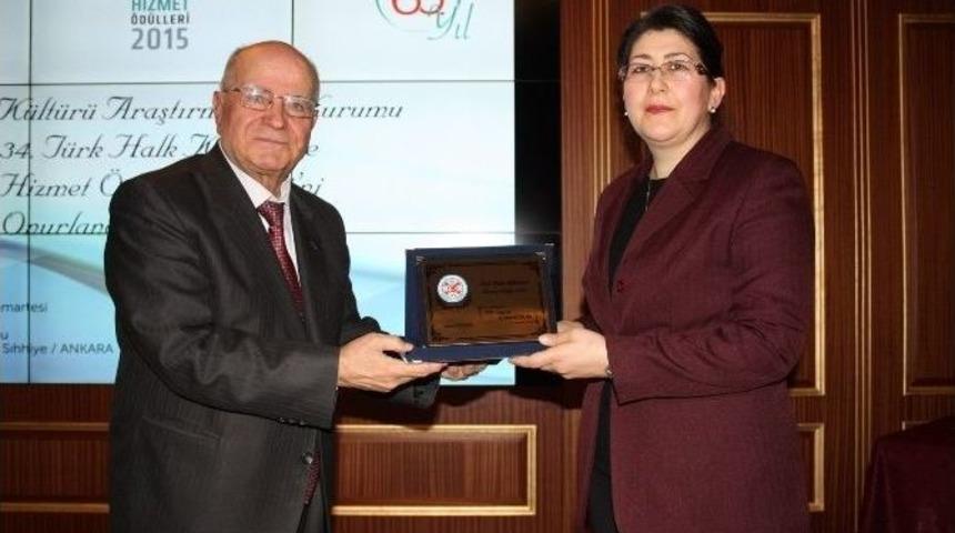 Prof. Dr. H. Dilek Batislam&rsquo;a &ldquo;t&uuml;rk Halk K&uuml;lt&uuml;r&uuml;ne Hizmet &Ouml;d&uuml;l&uuml;&rdquo;