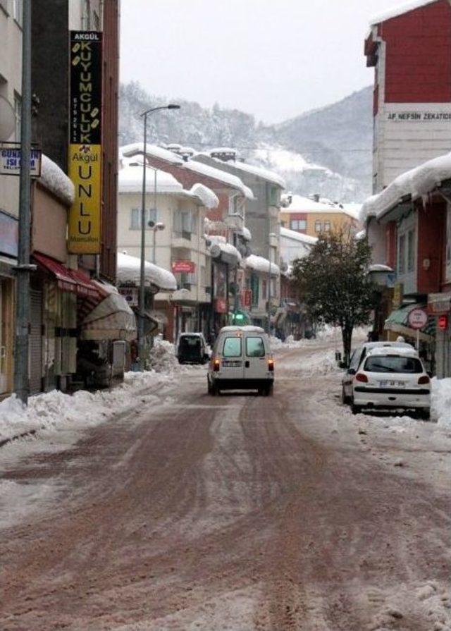 Bozkurt Belediyesi Cadde Ve Sokakları Kardan Temizledi