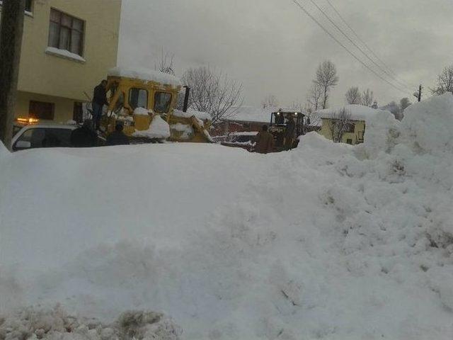 Kastamonu’da Kapalı Olan Köy Yolu Cenaze İçin Açıldı