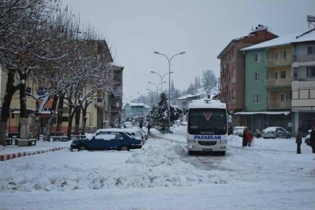 Pazarlar’da Kar Sevinci