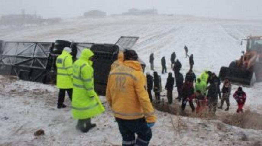 Kırşehir’deki Trafik Kazasında 9 Kişi Öldü 26 Kişi Yaralandı