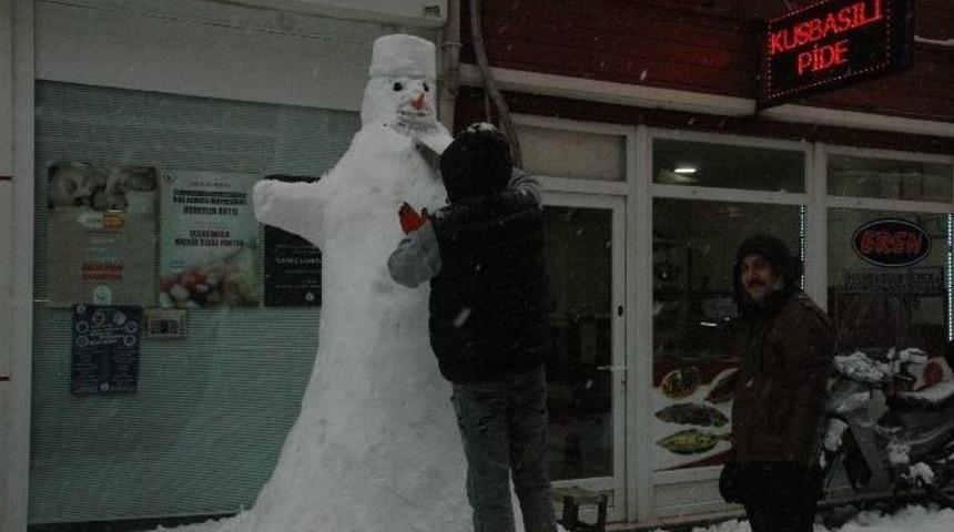 Kardan Adam Yapmak Esnafın Kış Hobisi Oldu