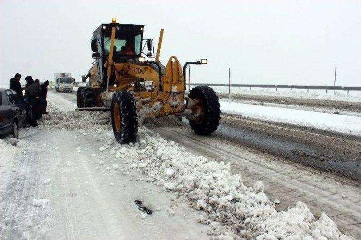 Denizli’de Kar Yağışı Ulaşımı Olumsuz Etkiledi G2
