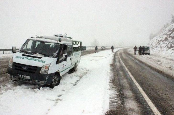 Denizli’de Kar Yağışı Ulaşımı Olumsuz Etkiledi G5