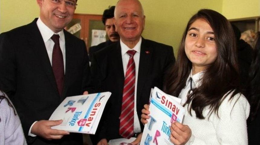 Merkezefendili &Ccedil;ocuklar Oyuncak Ve Kitaplarını Baharlarlı Mahallesi&rsquo;ndeki &Ccedil;ocuklarla Paylaştı