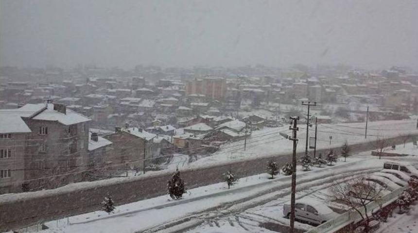 Demirci&rsquo;de Yoğun Kar Yağışı