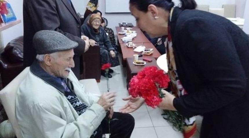 Başkan G&uuml;neş Huzur Evinde Ve Devlet Hastanesinde Yatmakta Olan Hastaları Ziyaret Etti