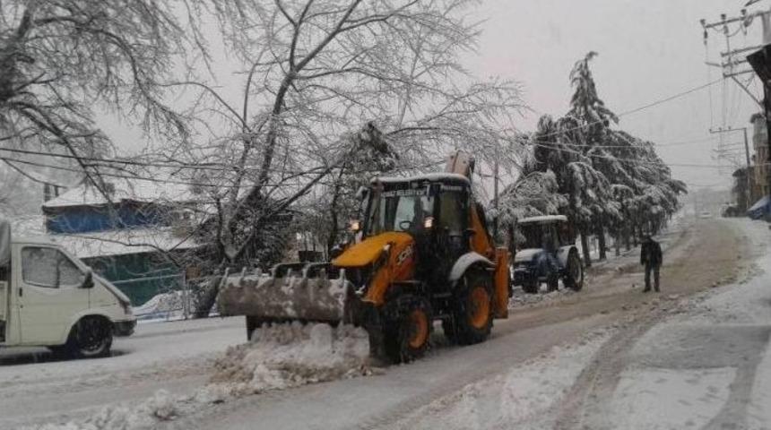 Kar Yağışı İlçelerde Etkili Oluyor