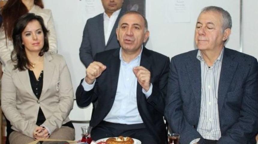 G&uuml;rsel Tekin&rsquo;den K&uuml;f&uuml;rl&uuml; Gaf