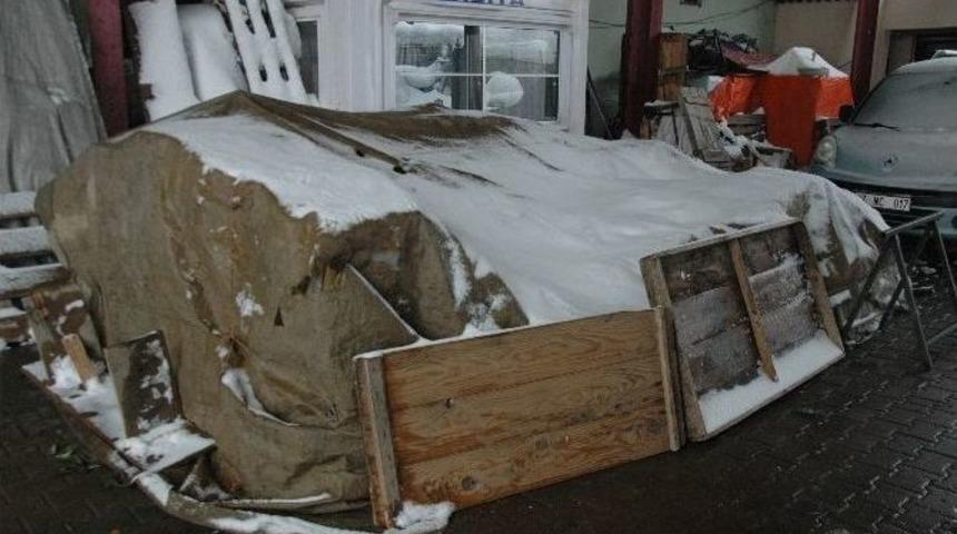 Kar Yağışı Pazar Kurulmasını Engelledi