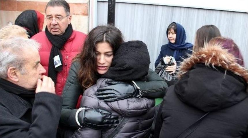 Berrak T&uuml;z&uuml;nata&ccedil;&rsquo;ın Acı G&uuml;n&uuml;