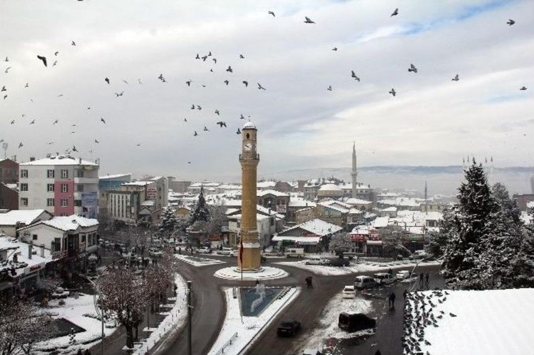 &Ccedil;orum&rsquo;da Kar Yağışı Hayatı Olumsuz Etkiliyor