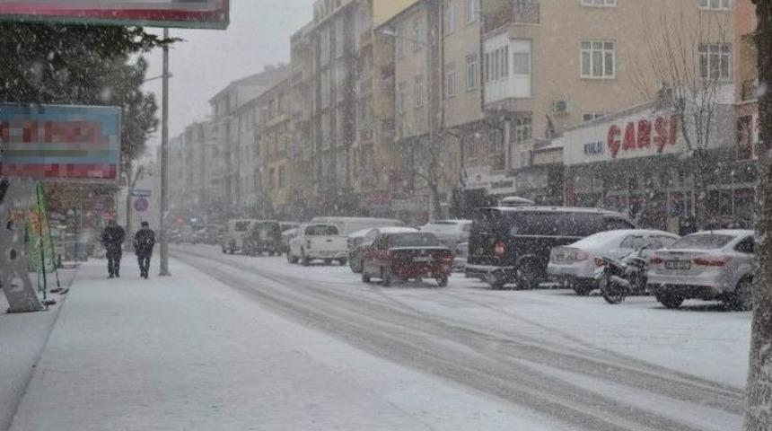 Kulu&rsquo;ya Yılın İlk Karı Yağdı