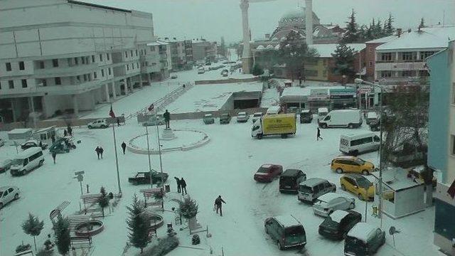 Kulu’ya Yılın İlk Karı Yağdı