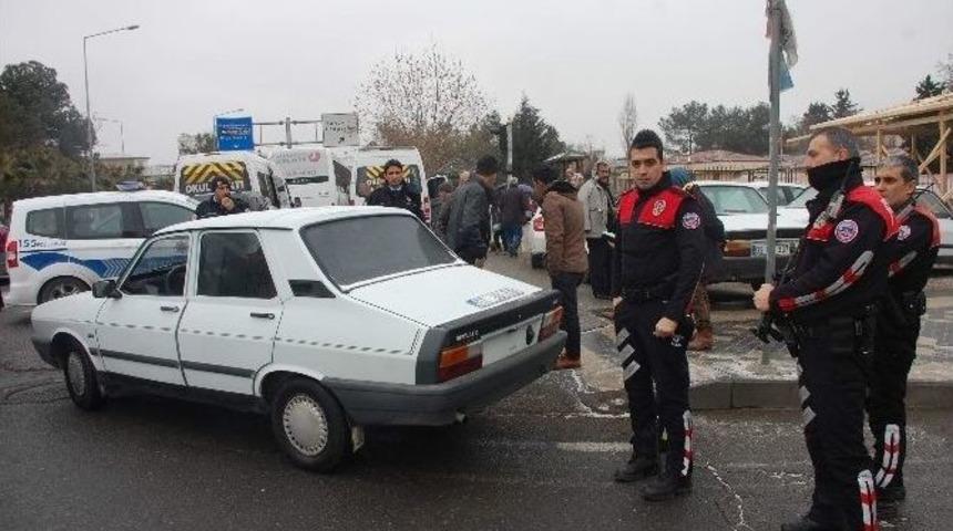 Plakasız Otomobil Polisleri Harekete Ge&ccedil;irdi