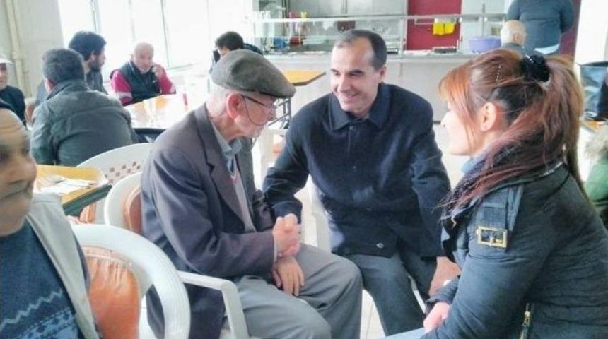 Burhaniye&rsquo;de &Uuml;niversitelilerin Huzurevi Ziyareti