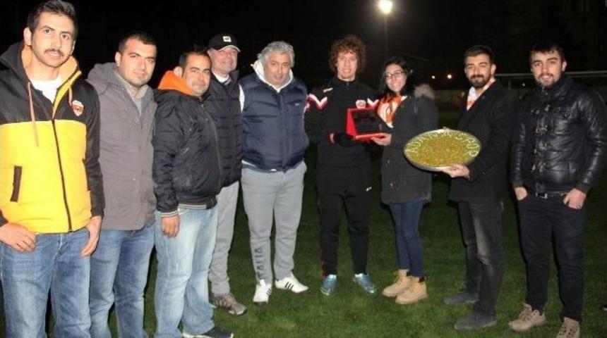 Taraftarlar Renan’ı ‘en İyi Performans Sergileyen Oyuncu’ Seçti