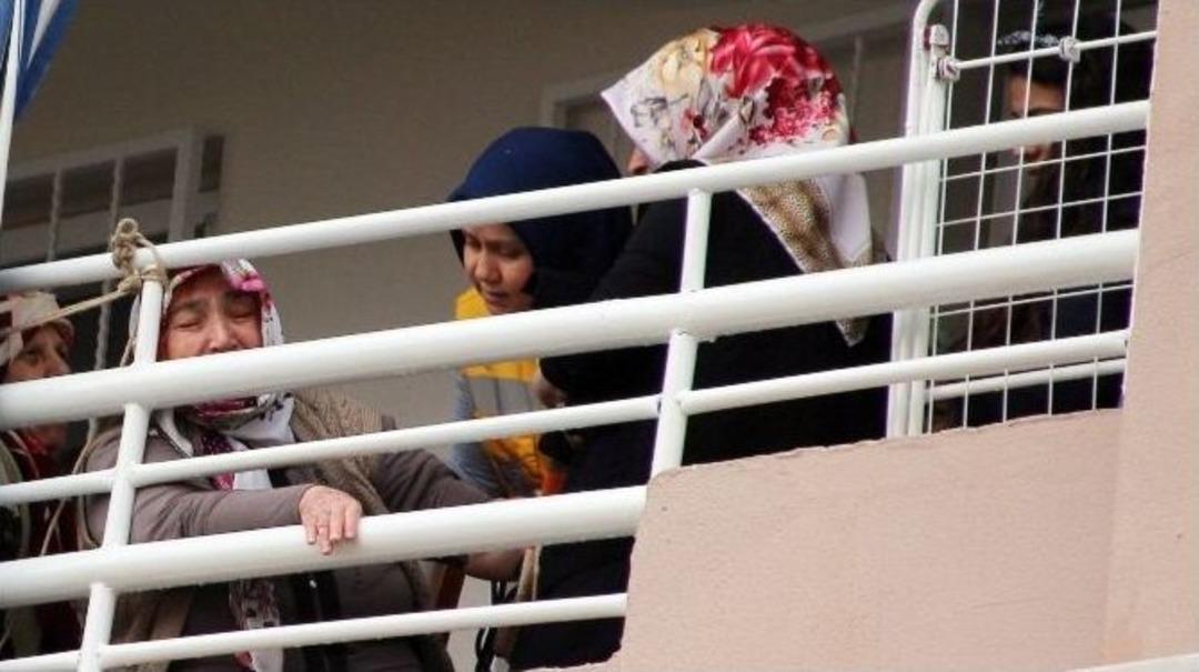 Şehit Anası Zor Dayandı