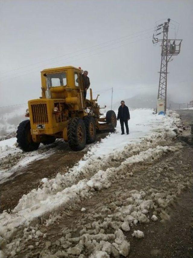 Kemer’de Karla Kaplı Yayla Yolları Açılıyor