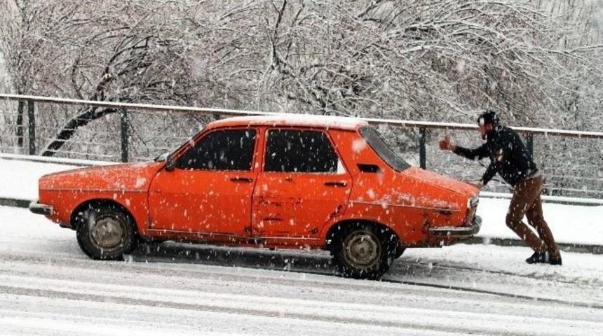 Konya&rsquo;da S&uuml;r&uuml;c&uuml;lerin Karla İmtihanı