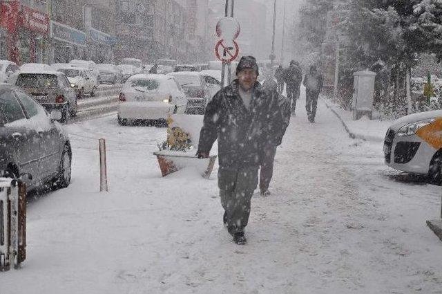 Nevşehir’de Kar Yağışı Etkili Olmaya Devam Ediyor