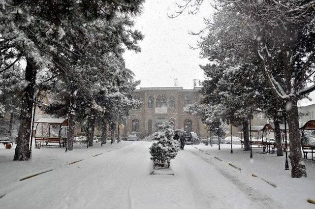 Nevşehir’de Kar Yağışı Etkili Olmaya Devam Ediyor