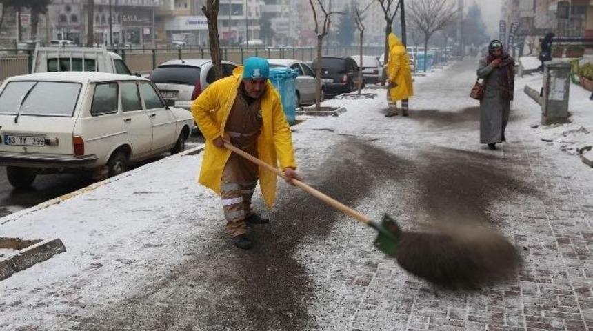 Haliliye Belediyesinden Karla M&uuml;cadele &Ccedil;alışması