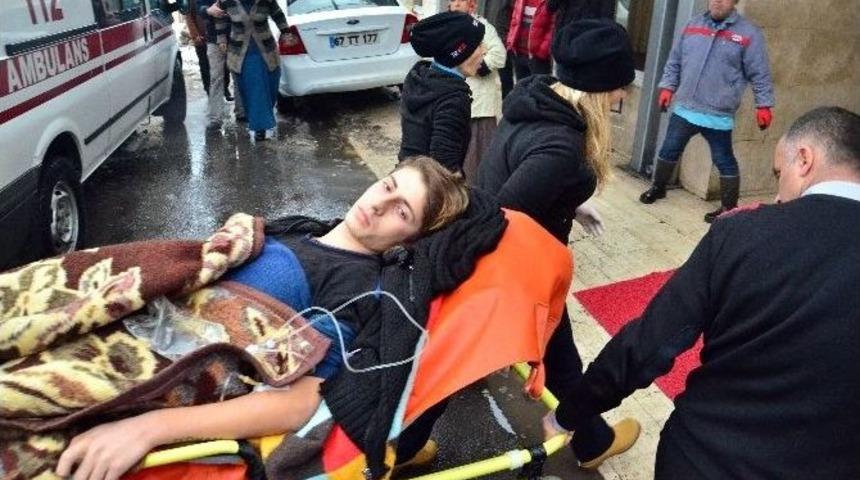 Liseli Gence Evinin &Ouml;n&uuml;nde Sa&ccedil;ma İsabet Etti