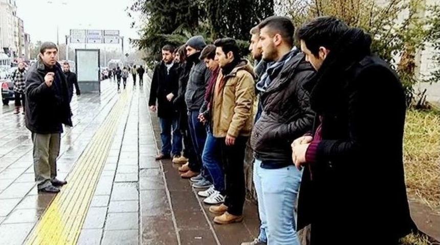 Polis M&uuml;d&uuml;r&uuml;nden &Uuml;niversitelilere Ayak&uuml;st&uuml; Nasihat